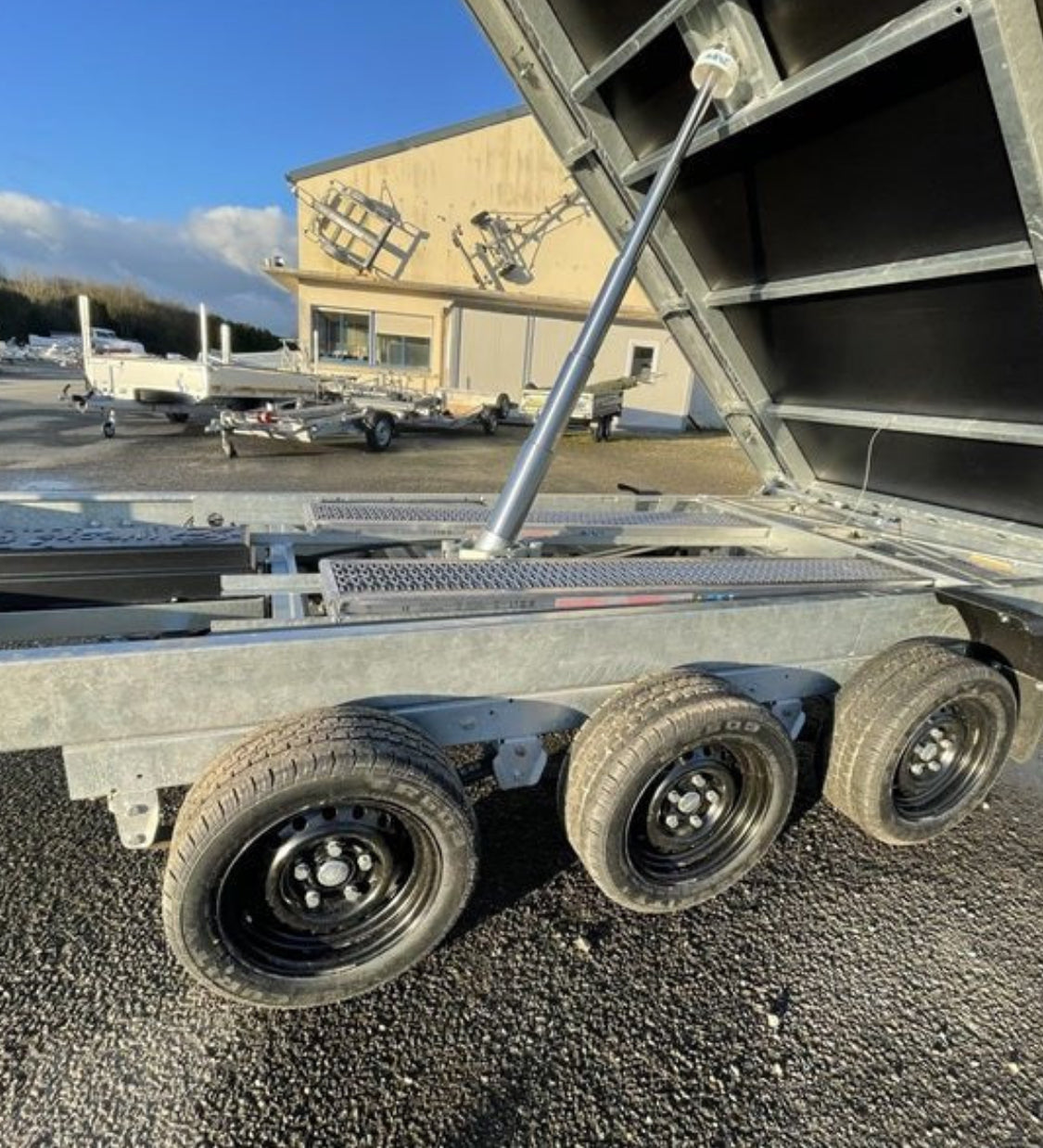 Remorque benne triaxiale Saris K3 406 x 204, 3500 kg
