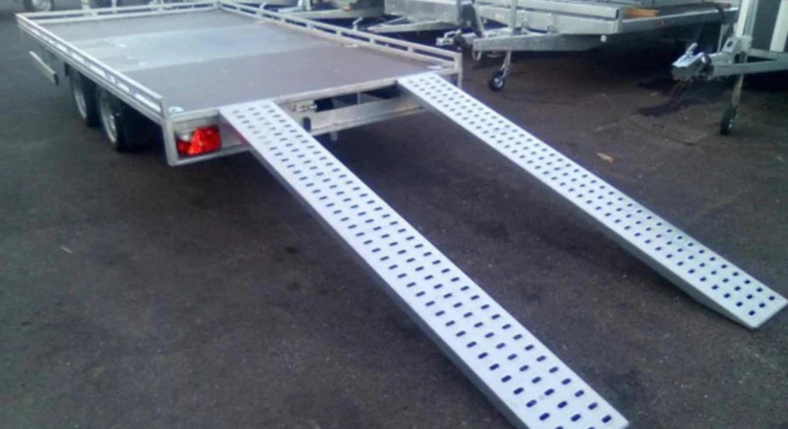 Plateau fixe + rampes de chargement Boro ATLAS 6 m x 2 m 3500 kg 3 essieux