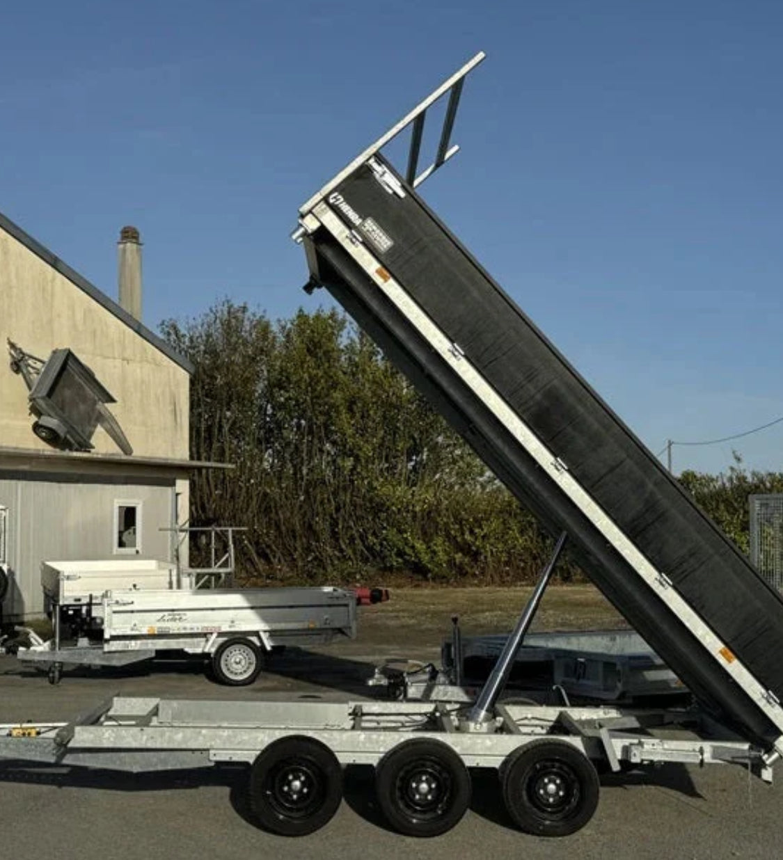 Benne basculante trilatérale 3 × 1 800 kg 3,5 t