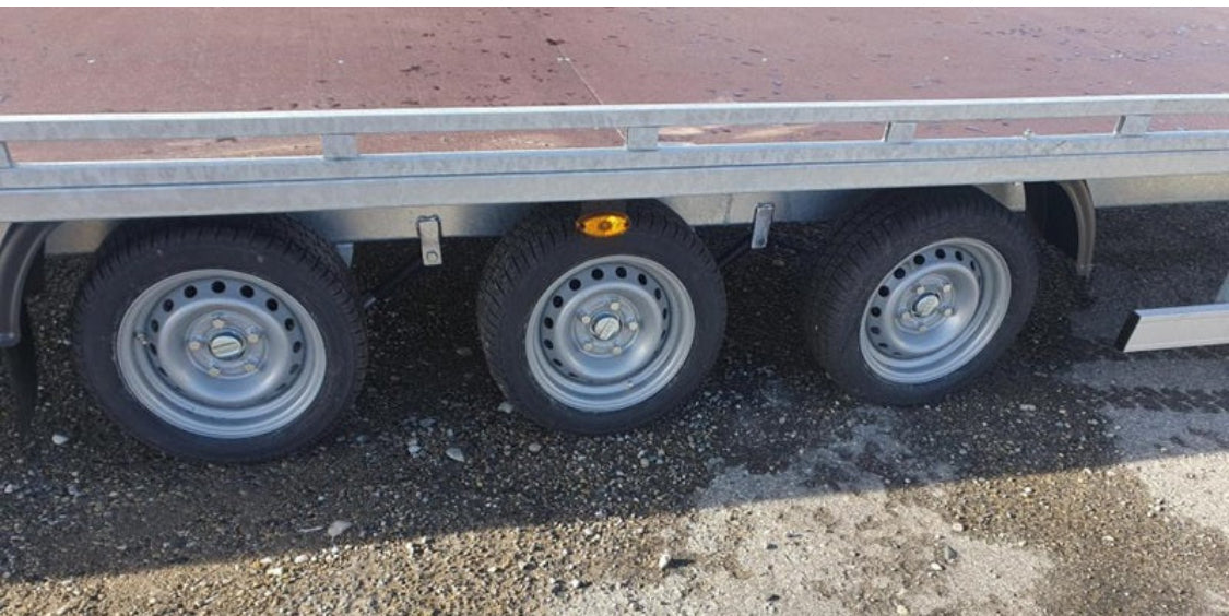 Plateau fixe + rampes de chargement Boro ATLAS 6 m x 2 m 3500 kg 3 essieux